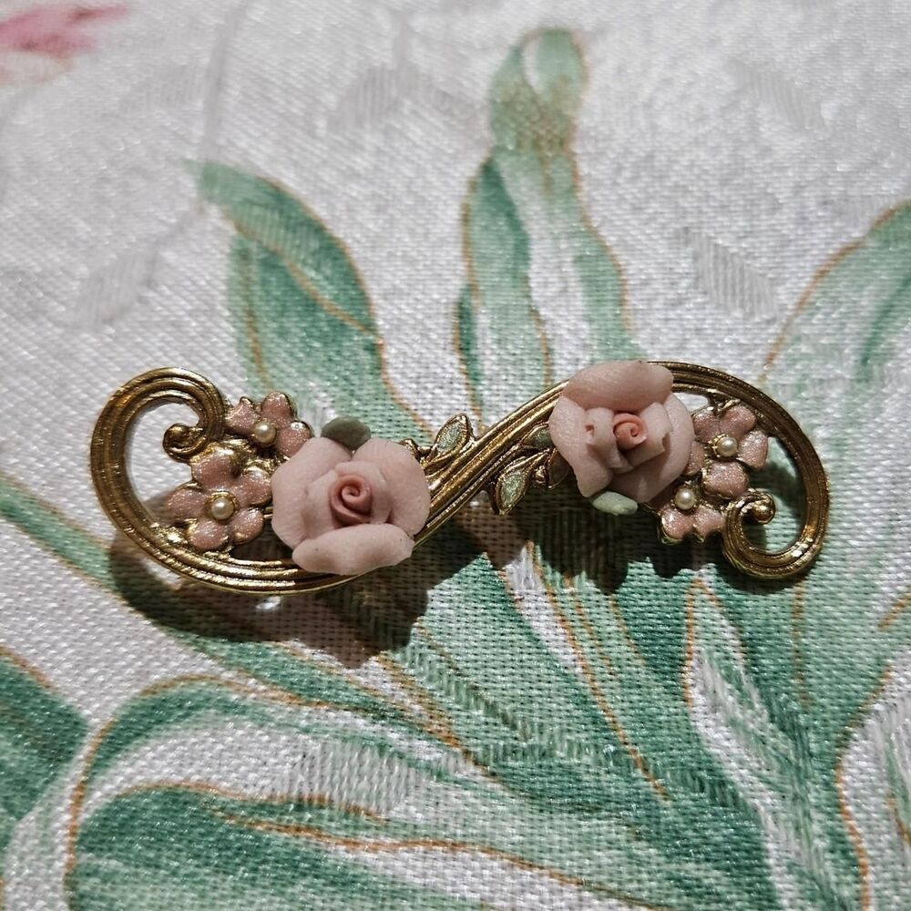 vintage cottagecore coquette pink bisque roses gold tone swirl brooch